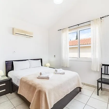 Villa Sunnyside Mandali By Ezoria Protaras